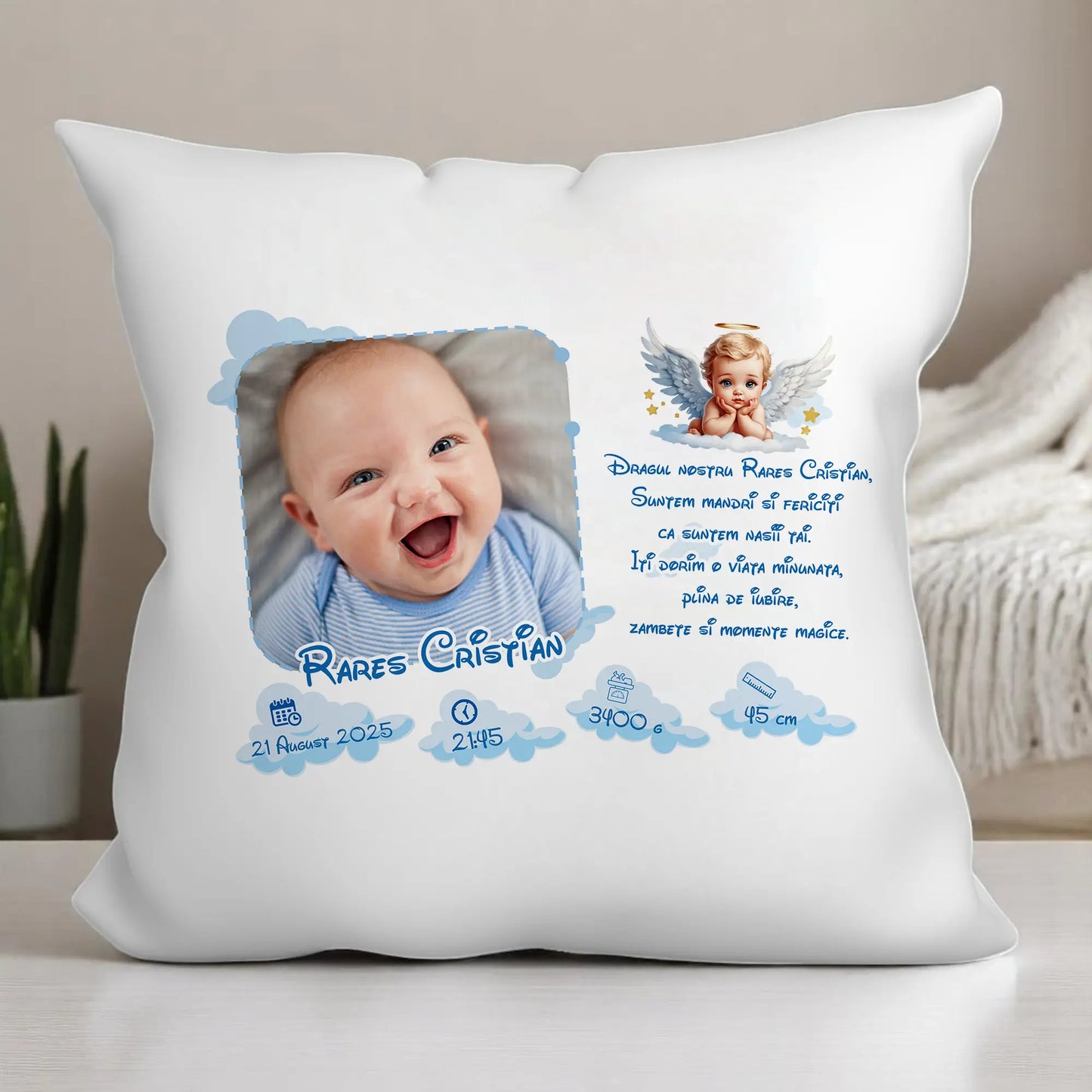 Pernă personalizată cu datele de naștere ale bebelușului – 40×40 cm | de la nasi pentru bebe
