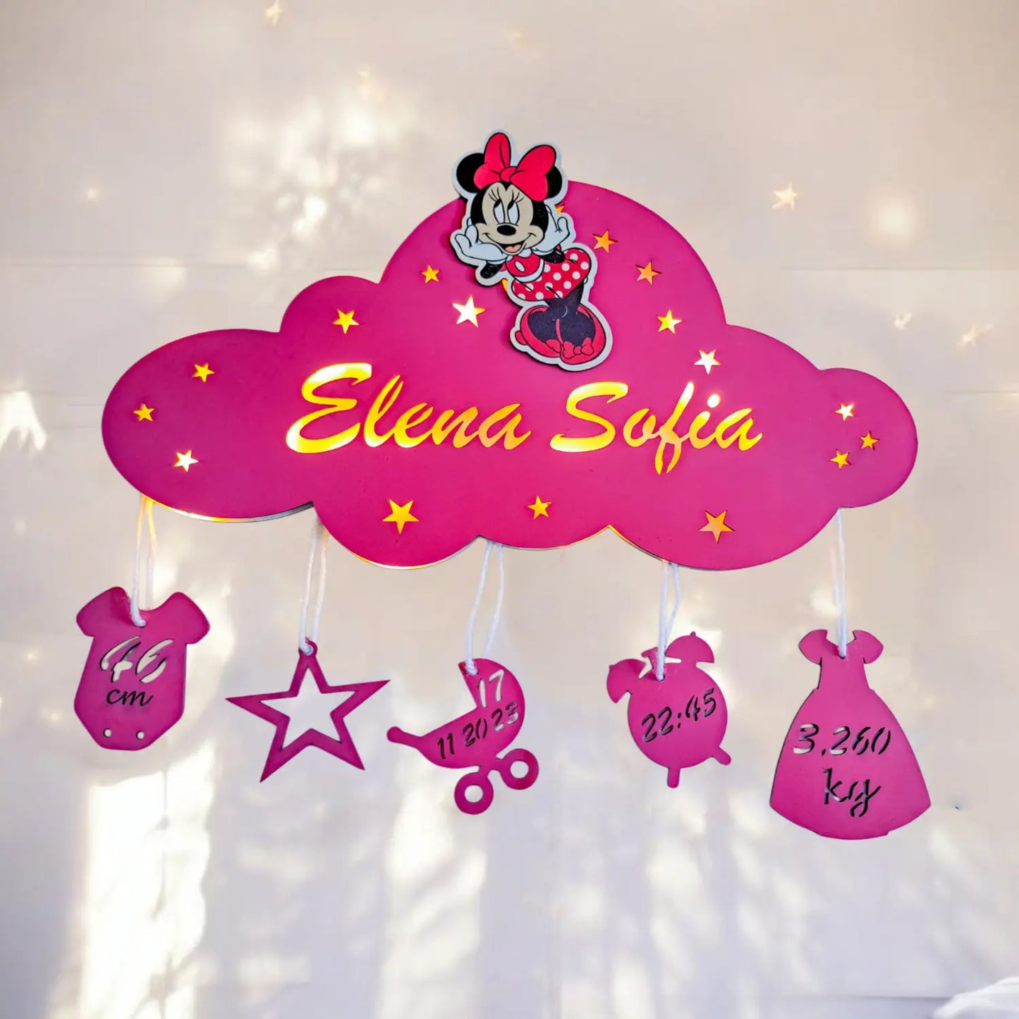 Lampă de veghe personalizată norișor – Fetiță cu fundiță roz | Cu nume și datele nașterii