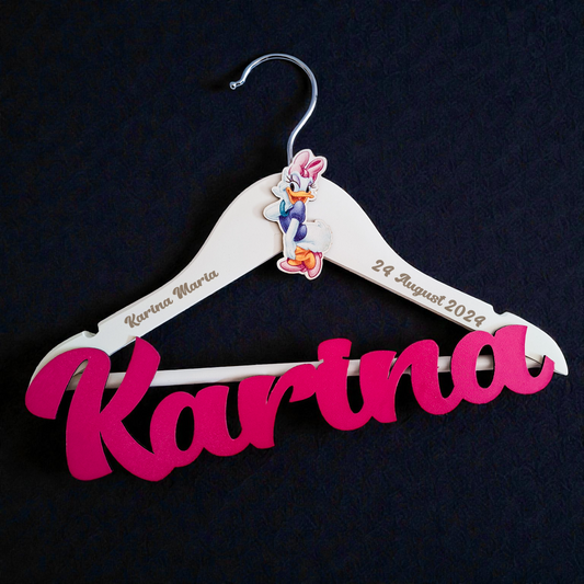 Umeraș personalizat pentru botez – Lemn alb, scris albastru | Model U 17