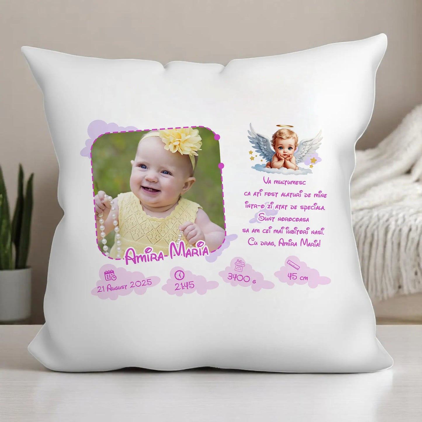 Pernă personalizată cu datele de naștere ale bebelușului – 40×40 cm | de la bebe fetita pentru nasi