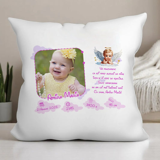 Pernă personalizată cu datele de naștere ale bebelușului – 40×40 cm | de la bebe fetita pentru nasi