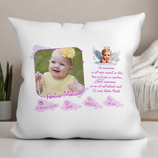 Pernă personalizată cu datele de naștere ale bebelușului – 40×40 cm | de la bebe fetita pentru mosi